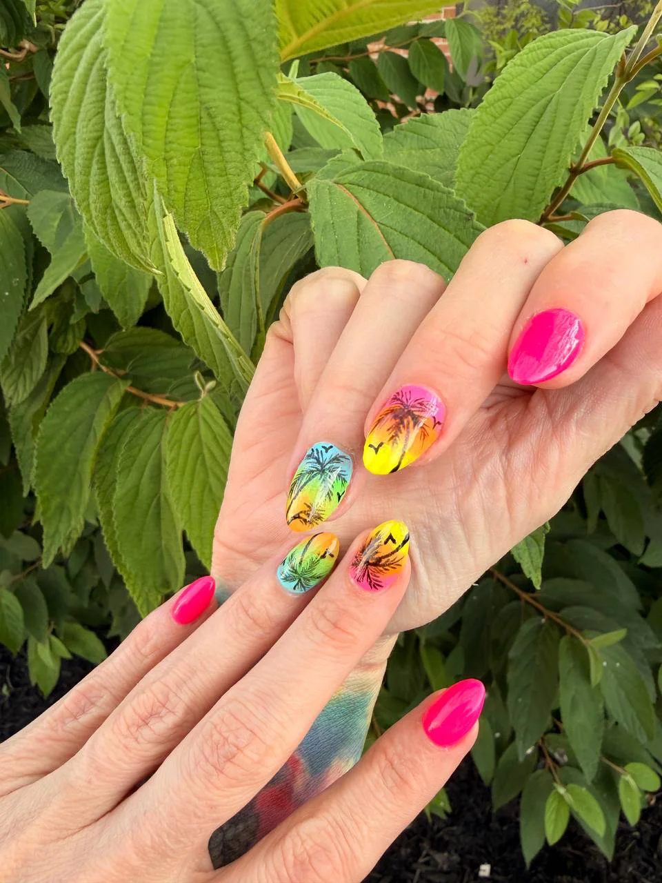 Tropical pink nail art